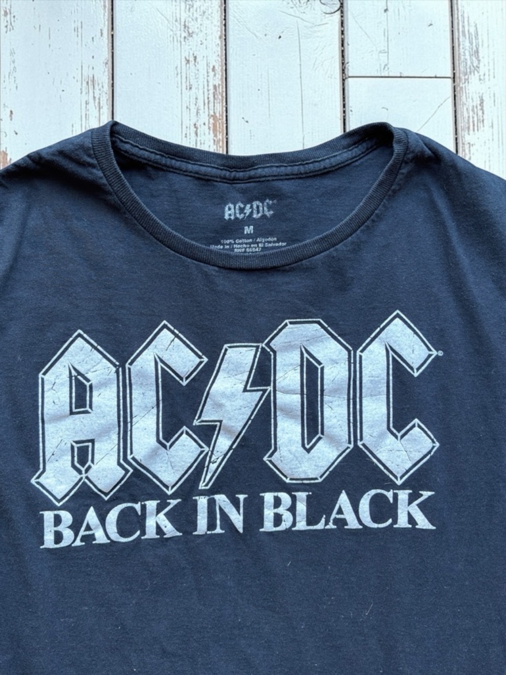 AC/DC Back in Black Graphic Tee Medium Black Band T-Shirt Rock Vintage Style - Picture 3 of 4